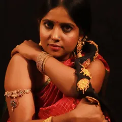 This shot highlights the traditional gold jewellery, arm cuff (bajuband), and the simple, elegant makeup of the vintage era.