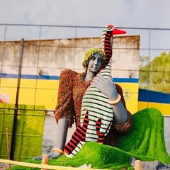 This project shows our ability to create three-dimensional sculptures using artificial greenery. Here, we crafted clothing and landscape elements for a statue, demonstrating our skill in artistic and unconventional applications.