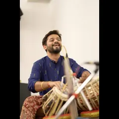 A throwback to a beautiful evening accompanying sitarist Ayan Sengupta. The joy and musical exchange during such baithaks are truly special.