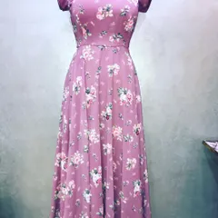 Another floral long dress, this time in a mauve color. The fitting is tailored to the client's measurements for a neat and elegant silhouette.