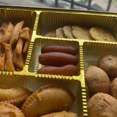 Our festive hampers are a perfect mix of sweet and savoury. This Rakhi special box includes everything from sweet gujiyas to crispy mathri, making it a wonderful gift for your loved ones.