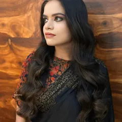 A side view showing the beautiful flow and texture of the Hollywood waves. This hairstyle adds volume and movement, creating a soft and romantic frame for the face.