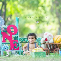 First birthdays are a whirlwind of joy, and a cake smash session is the perfect way to celebrate. I love capturing the messy, delightful moments as your baby explores their first taste of birthday cake.