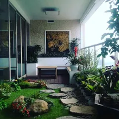 Even a long, narrow balcony can become a lush, private jungle. For this project, I used a mix of natural stones, a soft lawn, and layered plants to create a path that feels like a walk through nature, right at home.