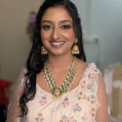 The perfect engagement glow. This look is all about enhancing her natural beauty with warm, neutral tones, softly defined eyes, and a radiant complexion that looks stunning on camera.