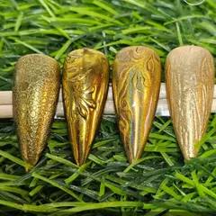 Chrome isn't just a color, it's a statement. This set showcases the versatility of our chrome powders, from a textured snakeskin effect to elegant embossed floral patterns, all delivering a brilliant, long-lasting metallic shine.