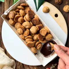 Part of our Rakhi collection, this mini cookie box was a huge hit. It’s filled with bite-sized, crunchy cookies and comes with a rich chocolate dip, offering a fun and interactive alternative to traditional sweets.