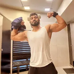 Kicking off the weekend with good vibes and a solid pump. A good workout is the best way to start any day.