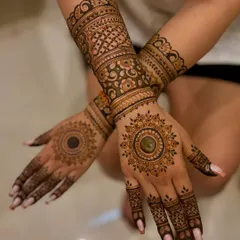 A beautiful and intricate design perfect for the festive season of Diwali. The combination of a mandala and a heavy cuff makes a grand statement.