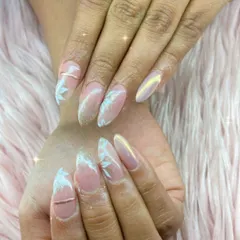 An ethereal and delicate design. This set features a soft, shimmery base with abstract, wispy white floral-like patterns and a thin, clean line accent. It's a look that is both subtle and stunning.