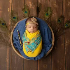 Bringing creative themes to life is my passion. For this newborn session, we transformed the studio to capture this little one as a divine Little Krishna, complete with a tiny crown and peacock feathers. I love crafting unique, memorable portraits like this.