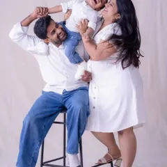 This is the kind of beautiful chaos I live to capture. The pure, uncontainable joy of family. It’s not about perfect poses, but about the real laughter and energy that fills the room when you are together.