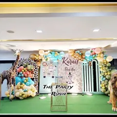 For Karan's first jungle safari, I used life-sized animal props like a lion and giraffe to create a big impact. The decor features animal print backdrops and a mix of earthy and vibrant balloons to set the stage for a wild adventure.
