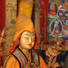 An announcement for a teaching series on "How to Live Life as a Couple". This course explores how to apply the principles of wisdom and compassion to build a happy and harmonious relationship.