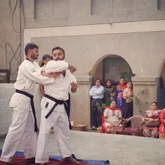 During an outdoor self-defense workshop, an instructor demonstrates how to break free from a wrist grab. We teach these essential skills in various settings, including corporate and society events.