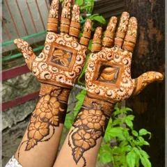 This unique design for a guest features symbolic motifs in frames on the palms, paired with a floral vine pattern on the wrists. It's a great conversation starter.