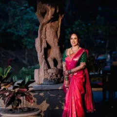 A full-length view of this gorgeous bride in her Paithani saree. The drape is neat and structured, allowing her to stand and move with complete ease and confidence.