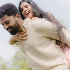 The pure delight of a piggyback ride. It’s these moments of spontaneous joy and laughter that I believe make the most authentic and memorable pre-wedding photographs.