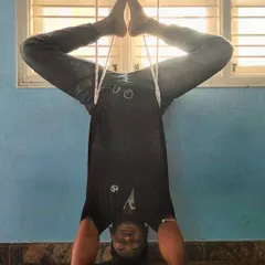 Using the home setup for a supported headstand. The ropes hold the weight of the legs, allowing the neck and shoulders to remain relaxed while still getting all the benefits of reversing blood flow to the head.