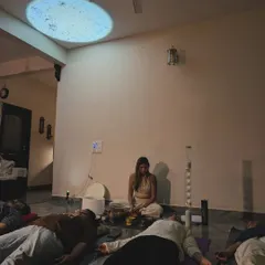 Here is a glimpse into one of my group sound bath meditations. Participants rest comfortably on their mats as I guide them into a state of stillness, surrounded by the gentle resonance of singing bowls and the soft glow of ambient light.