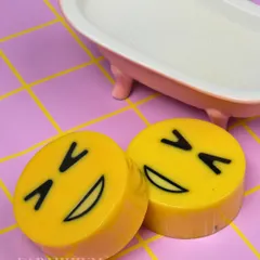 Feeling joyful? My laughing emoji soap is here to match your mood. It's part of my fun collection, designed to make your bath time a happy experience with a gentle, bubbly lather.