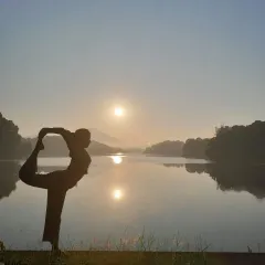 This is what it feels like to connect with nature and your own strength. A moment of peace and balance in the Natarajasana pose as the sun rises over the water, a feeling I hope to share with you at my retreats.