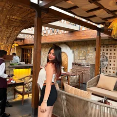 A happy, smiling shot of me at Tahia. This shows me enjoying the ambiance, which makes the content feel more authentic.