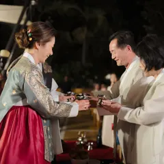 A key part of the Paebaek is honoring the elders. Here, the bride serves tea to her new parents-in-law, a beautiful moment of respect and union that I carefully orchestrate.