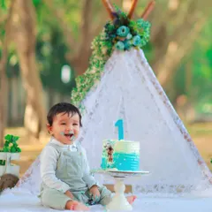A first birthday is a huge milestone, and we love celebrating it with a fun cake smash! This outdoor setup with a lace teepee creates a whimsical backdrop for a truly memorable moment.