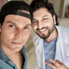 Another great moment with Randeep Hooda. Building a relationship of trust with my clients is the most important part of my practice.