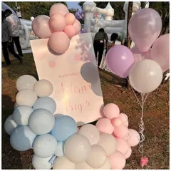 A welcome sign for "Alira's Big 5" surrounded by a soft arrangement of pink, purple, and blue pastel balloons for an outdoor celebration.