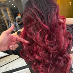 See your hair through my eyes. A close-up of this incredible red-violet balayage.