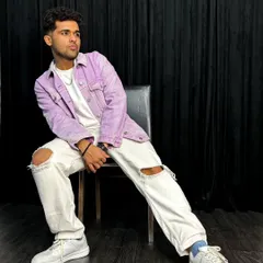 A sitting pose from my photo dump. Just me, the chair, and the camera.