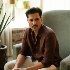 Using natural light from a window, this portrait of Sumeet Vyas has a soft, cinematic quality. It’s a great example of a lifestyle headshot that feels authentic and less like a traditional studio photo.