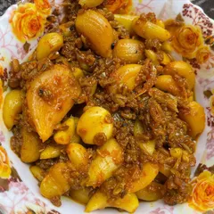 This is my Lehsun (Garlic) pickle, made with whole cloves of garlic. It's known for its strong, pungent flavour and is great for digestion.