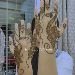 A beautiful and delicate design inspired by Pinterest. The asymmetrical patterns on each hand create a unique and modern look, combining vine work with floral elements.