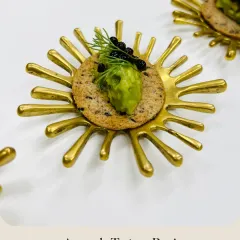 Another take on the Avocado Tartare Ragi Crisp, this version is topped with ponzu pearls and fresh dill, served on a stunning sunburst-shaped golden platter.