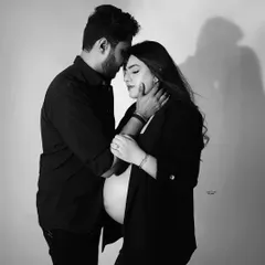 Sometimes, the most powerful portraits are the quiet ones. I love capturing these intimate, gentle moments between couples, creating timeless black and white memories that focus purely on your connection.