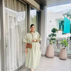A full-length view of the outfit, where the wooden clutch serves as a unique focal point, showcasing a modern and sophisticated way to wear handcrafted accessories.