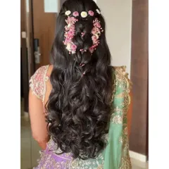 A detailed look at this stunning Mehendi braid, woven with fresh pink and white flowers for a whimsical and romantic feel.