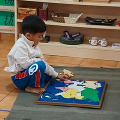Exploring the world, one continent at a time. The puzzle map is a wonderful hands-on tool for geography, helping children learn the names and shapes of the continents in a tangible way.