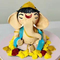 Ganpati Bappa Moriya! I made this cute fondant Ganesha topper to celebrate Ganesh Chaturthi. It brings back so many happy memories of pandal hopping and festivities.