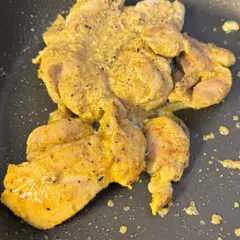My recipe for low-calorie creamy mushroom chicken that uses Greek yogurt instead of heavy cream. It's a perfect example of how you can enjoy rich, comforting food while staying on track with your fat loss and protein goals.