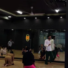 A behind-the-scenes look at the workshop in progress. Students are seated, carefully watching the instructor break down the next set of moves.