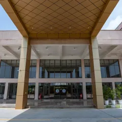 The main entrance at Konark Academy is defined by its scale and transparency. The towering porch, supported by pillars clad in Aluminium Composite Panels, leads to a full-height glass facade that invites the community inside.