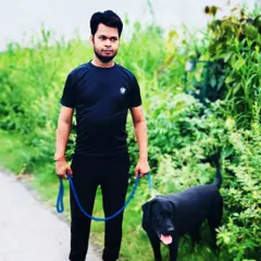 Out for a walk with a handsome black Labrador. I always choose routes with plenty of greenery so dogs can experience different sights and smells, making their walk more stimulating.