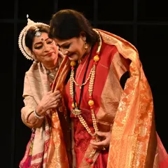 Being draped with a shawl by the esteemed dancer Geeta Mahalik as part of the felicitation. These traditional gestures of honor are deeply meaningful.