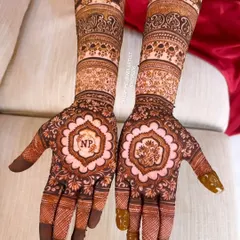 An example of how I personalize bridal mehandi. This design features the couple's initials, "NP," elegantly placed within a floral mandala, making the henna truly unique to their story.