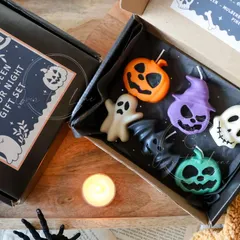 My Halloween Horror Night gift set is perfect for any fan of the spooky season. It includes six hand-painted mini candles: a jack-o'-lantern, a ghost, a bat, a skull, and more.