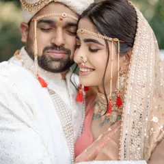 A beautiful moment between my bride Abha and her partner. For her Maharashtrian-Punjabi wedding, we chose a minimal glam look with a peachy-pink saree that was fresh, timeless, and absolutely radiant.